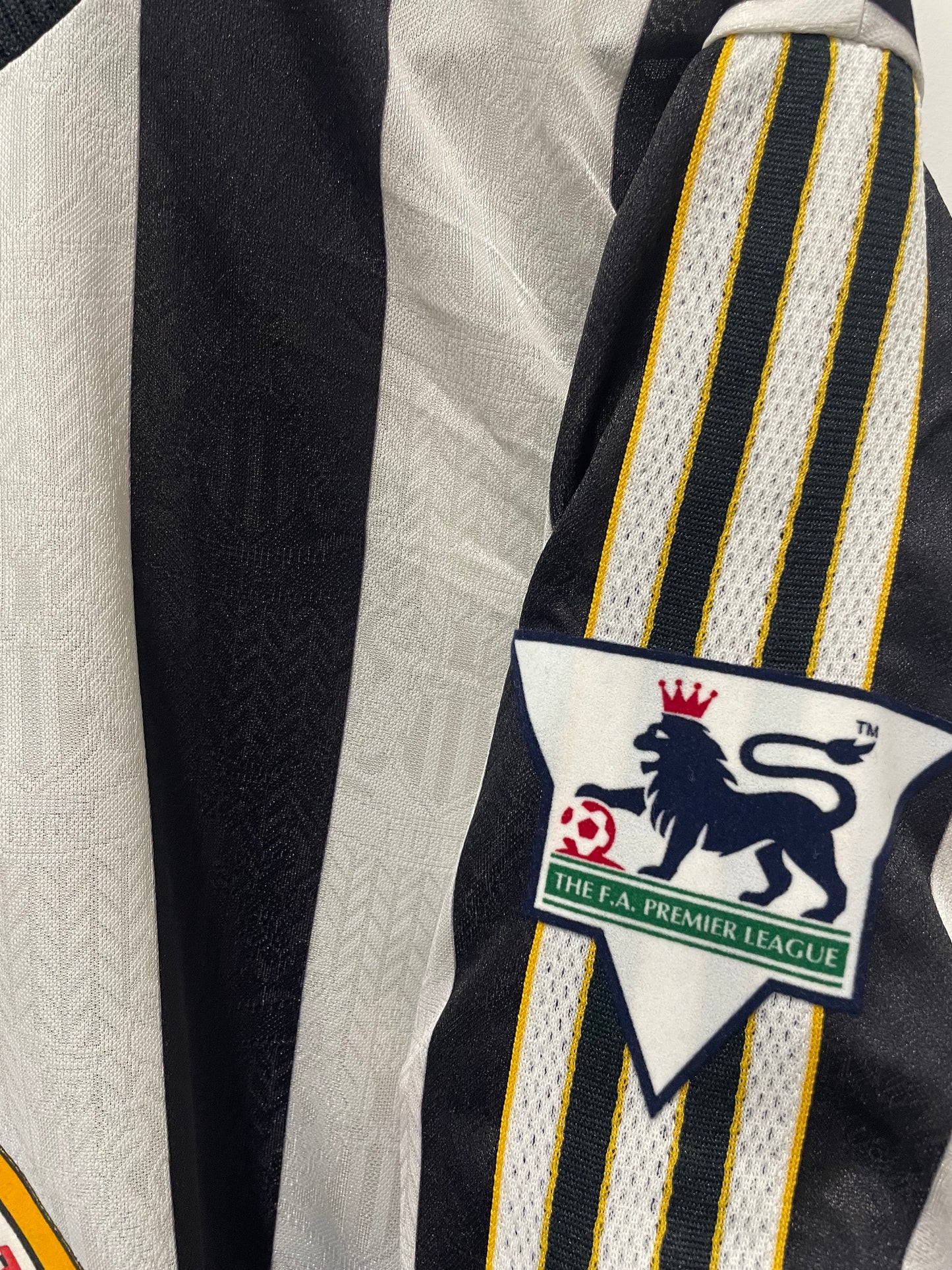 NEWCASTLE UNITED 1997 HOME SHEARER M