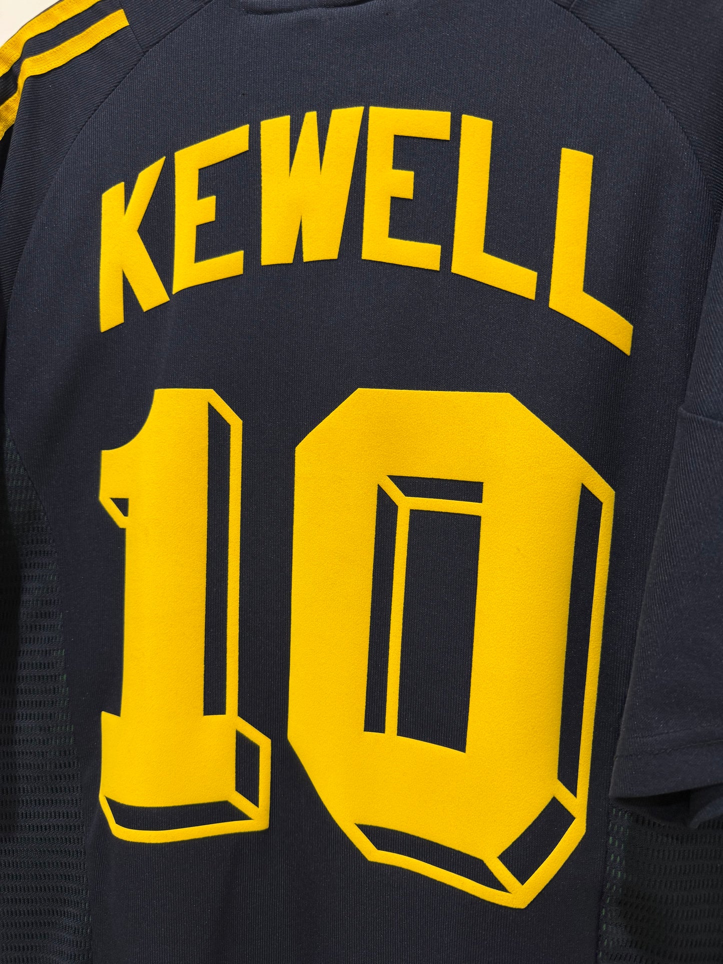 AUSTRALIA 2002 AWAY KEWELL L